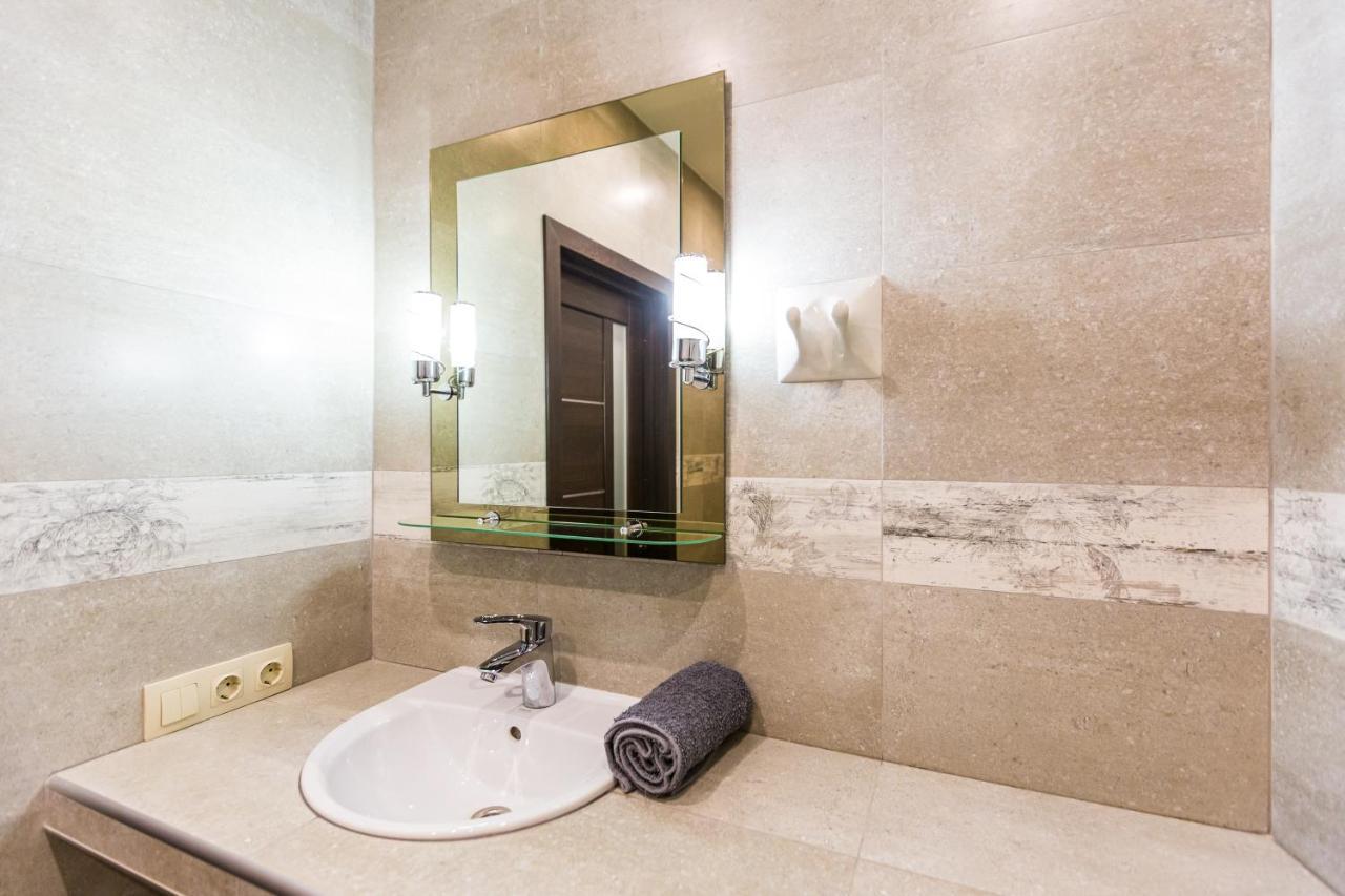 2 Kn. Romana Apartment Lviv Buitenkant foto